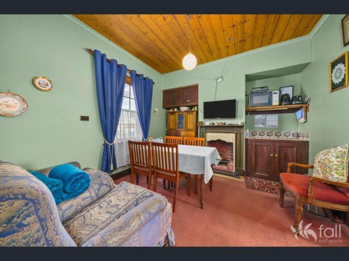 Sorell Barracks Экстерьер фото